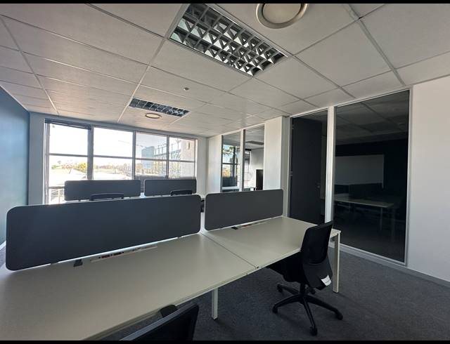 90.70M² CO-WORKING SPACE TO LET IN DIE HOEWES